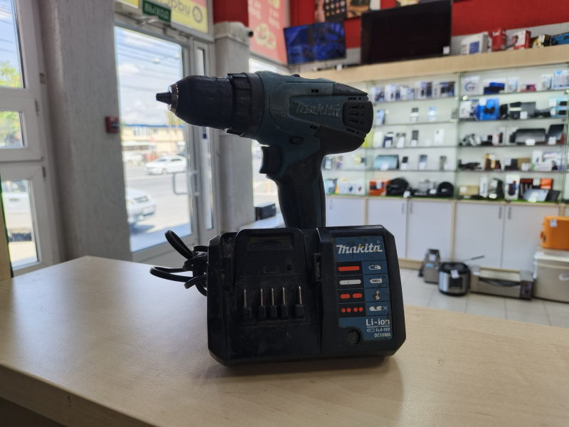 Шуруповерт Makita DF347DWE
