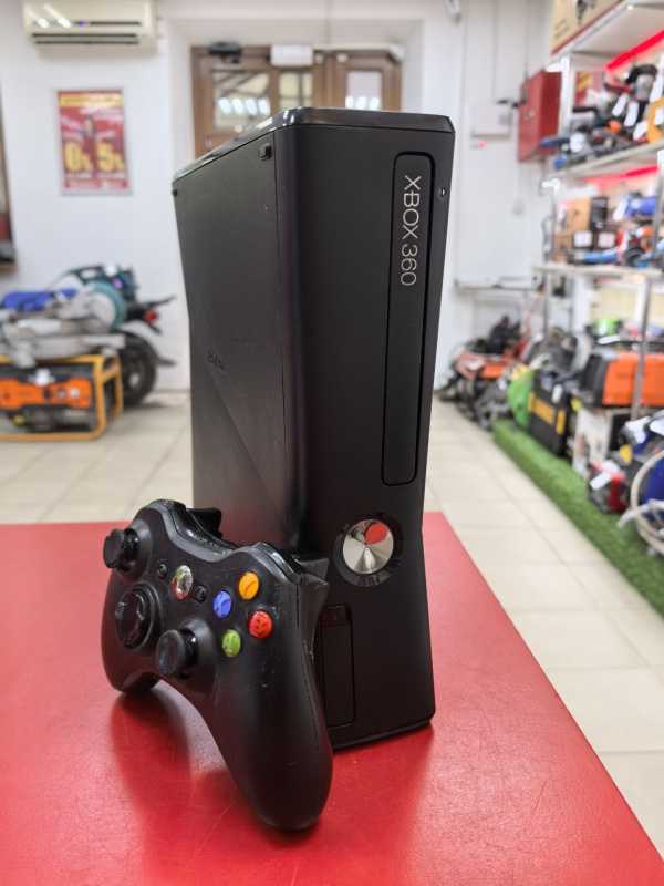 Игровая приставка Xbox 360