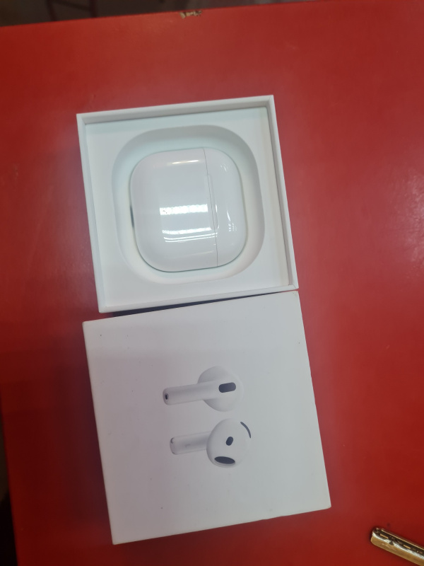 Наушники Apple airpods 4