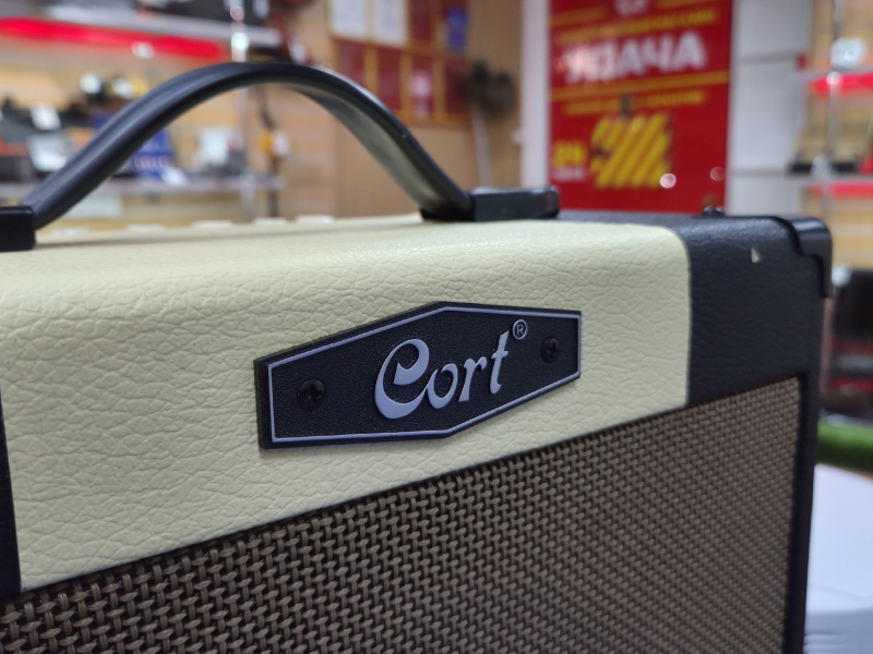 Комбоусилитель Cort CM15R